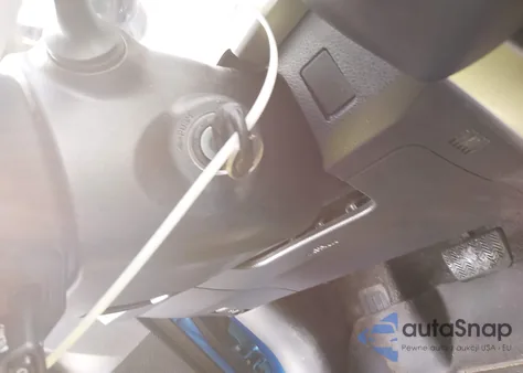 2017 Toyota Rav4 Xle z USA, uszkodzony, nr VIN JTMRFREV0HJ135998